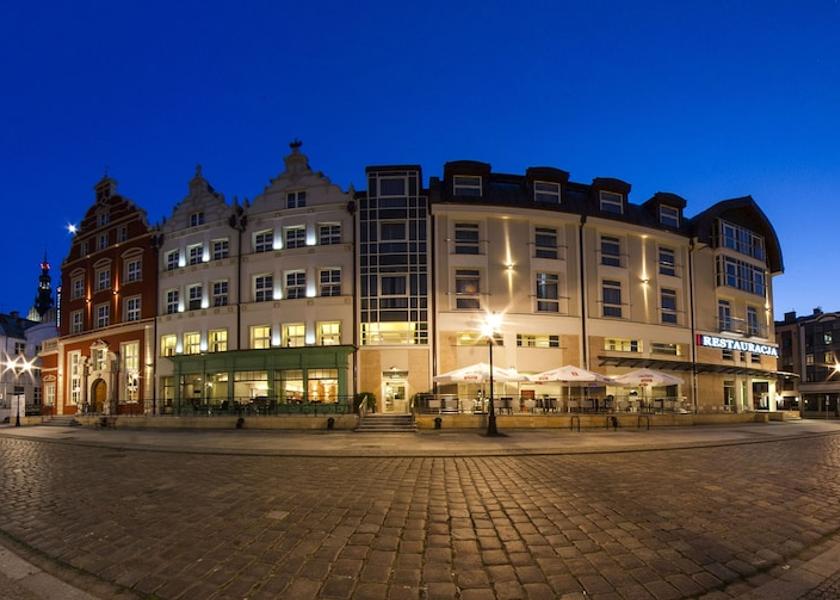 Warmian-Masurian Voivodeship Elblag Front of property - evening/night