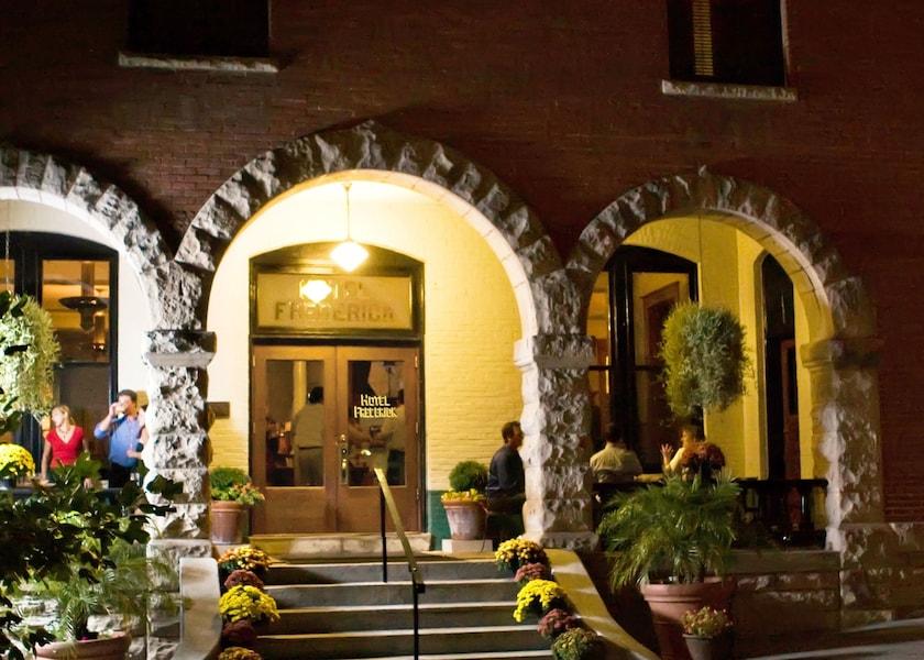 Missouri Boonville Exterior Detail