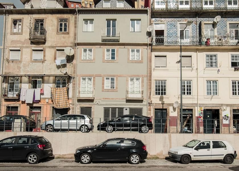 Porto Porto Exterior Detail