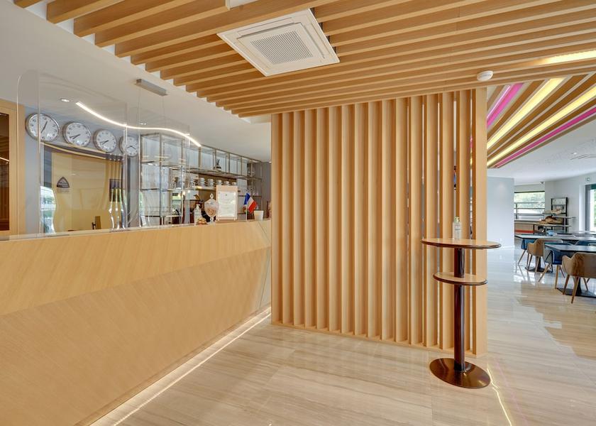 Ile-de-France Coignieres Reception