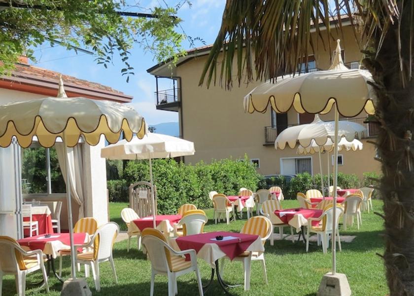 Lombardy Manerba Del Garda Outdoor Dining