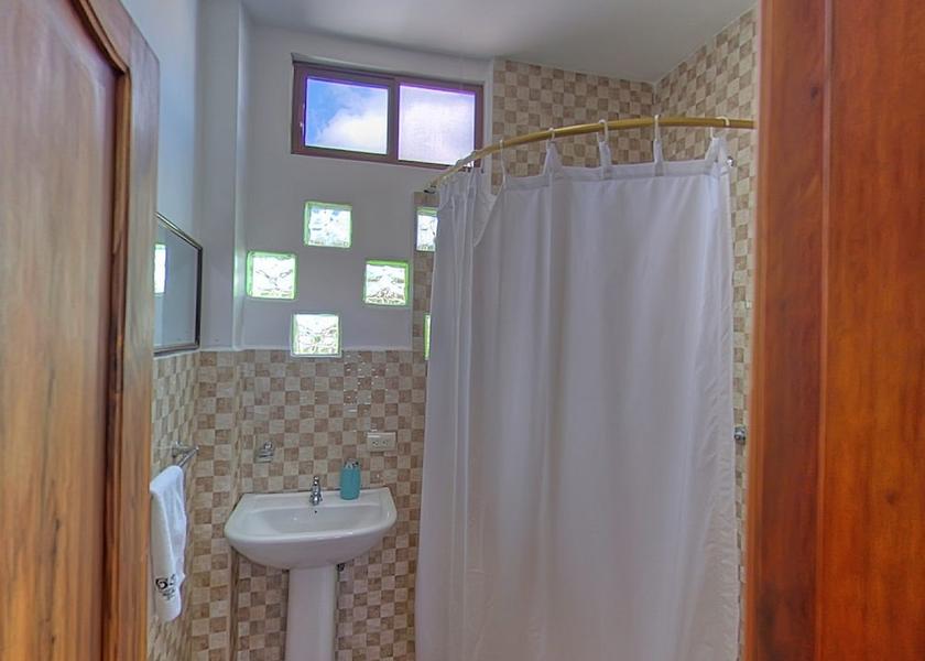 Galápagos Puerto Ayora Bathroom