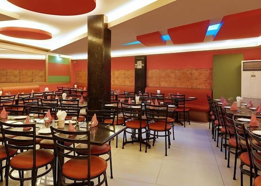 Uttar Pradesh Agra Family dining