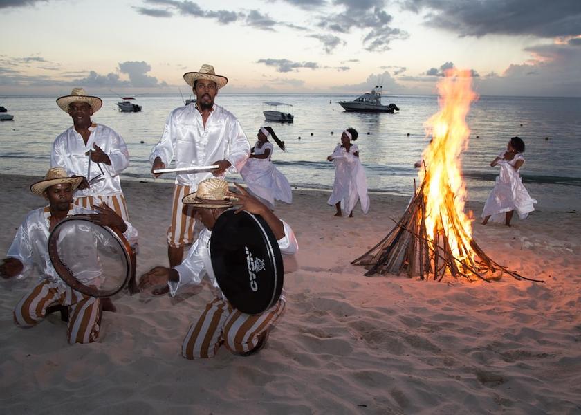 MU Flic-en-Flac Exterior Detail