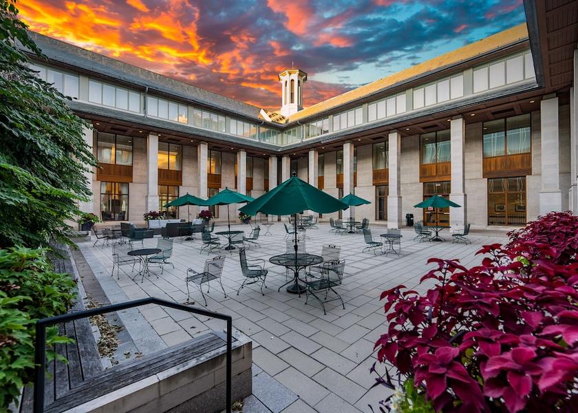 Missouri St. Louis Courtyard