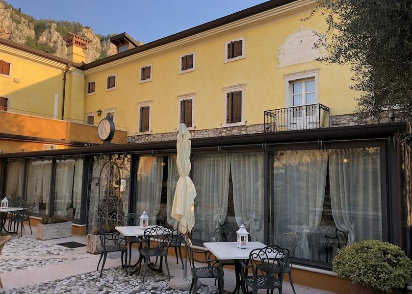 Veneto Affi Exterior Detail