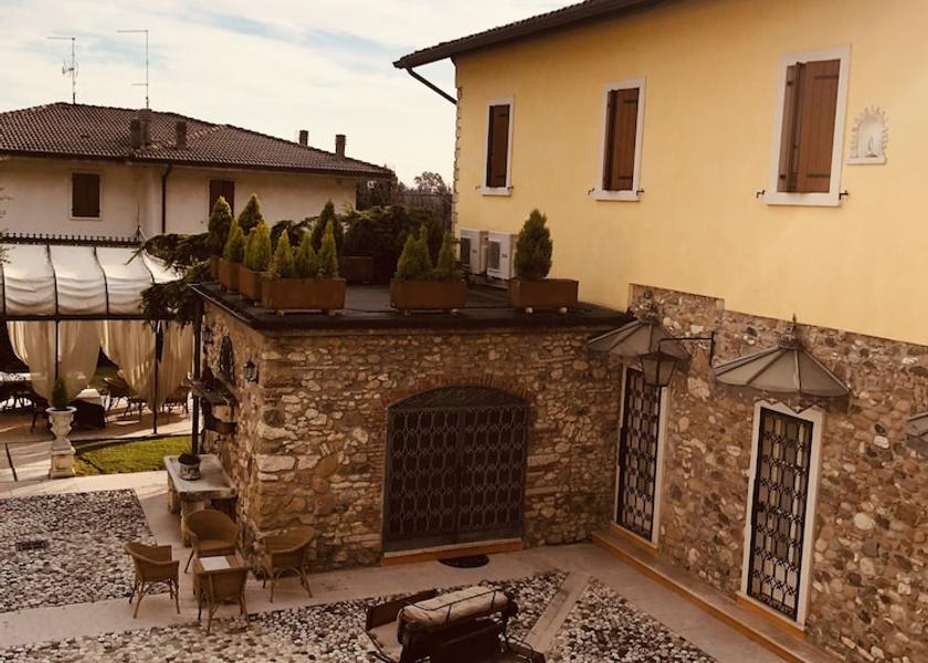Veneto Affi Exterior Detail