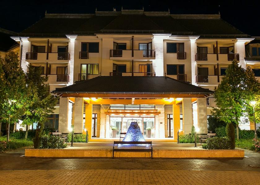 Vas County Buk Front of property - evening/night