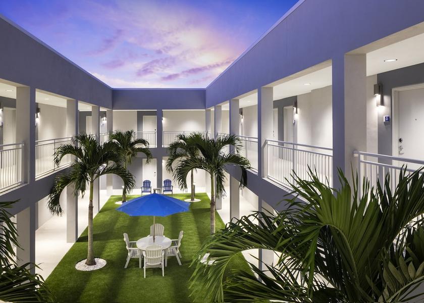 Florida Vero Beach Courtyard