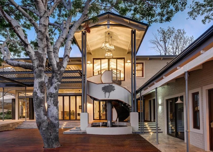  Victoria Falls Facade