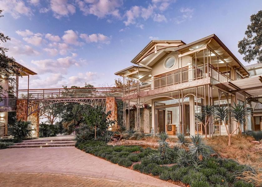  Victoria Falls Facade