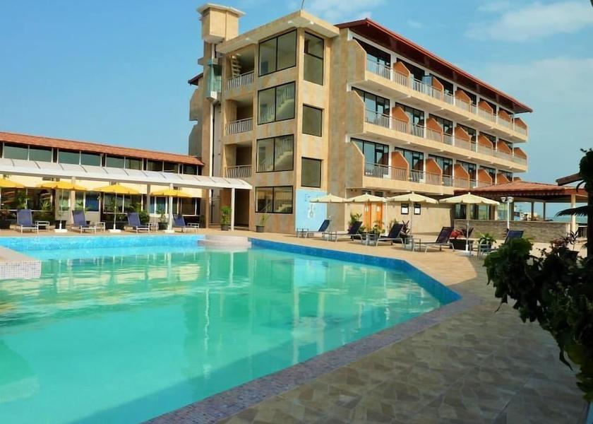  Conakry Exterior Detail