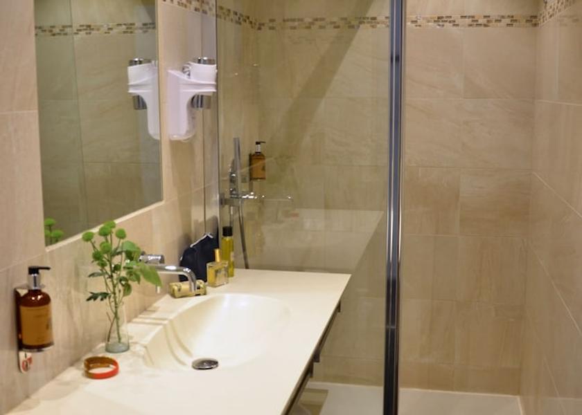 Provence-Alpes-Côte d'Azur Aix-en-Provence Bathroom