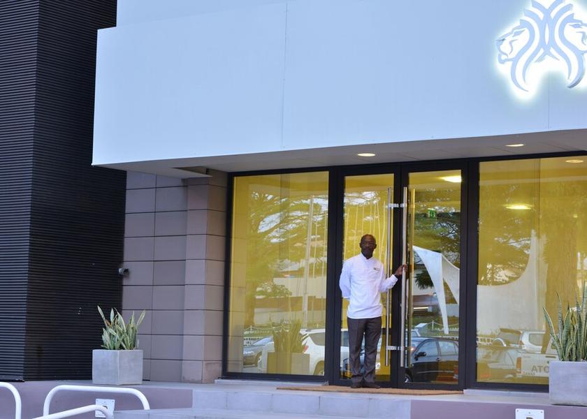  Libreville Entrance