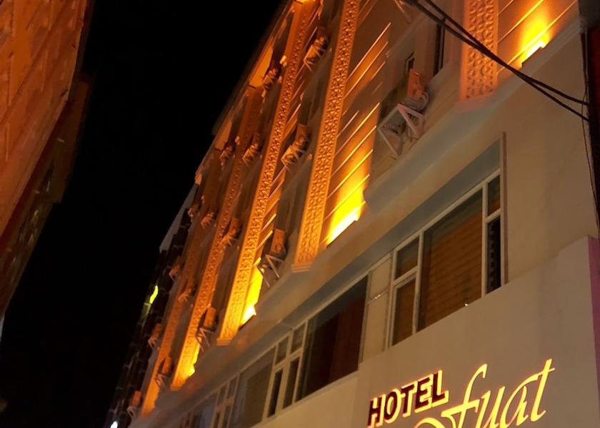 Van Van Facade