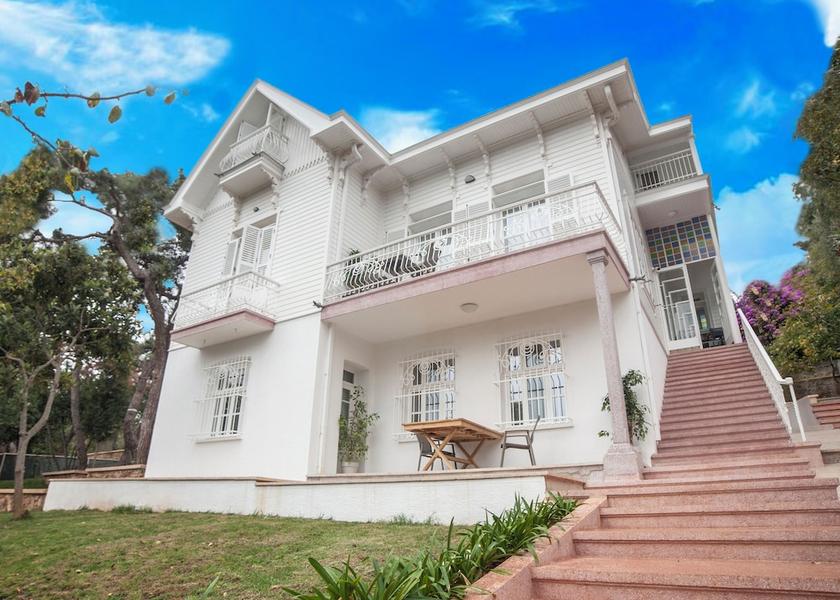 Istanbul Adalar Front of property