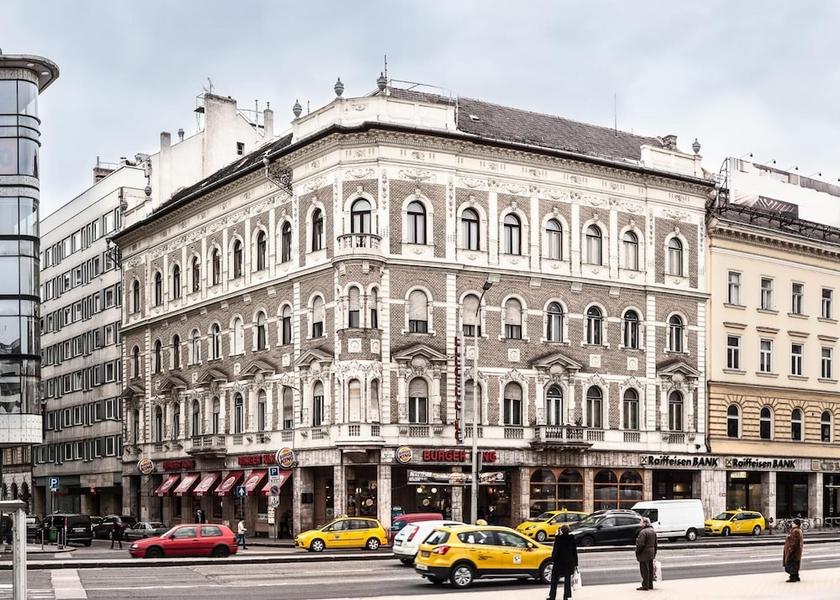  Budapest Exterior
