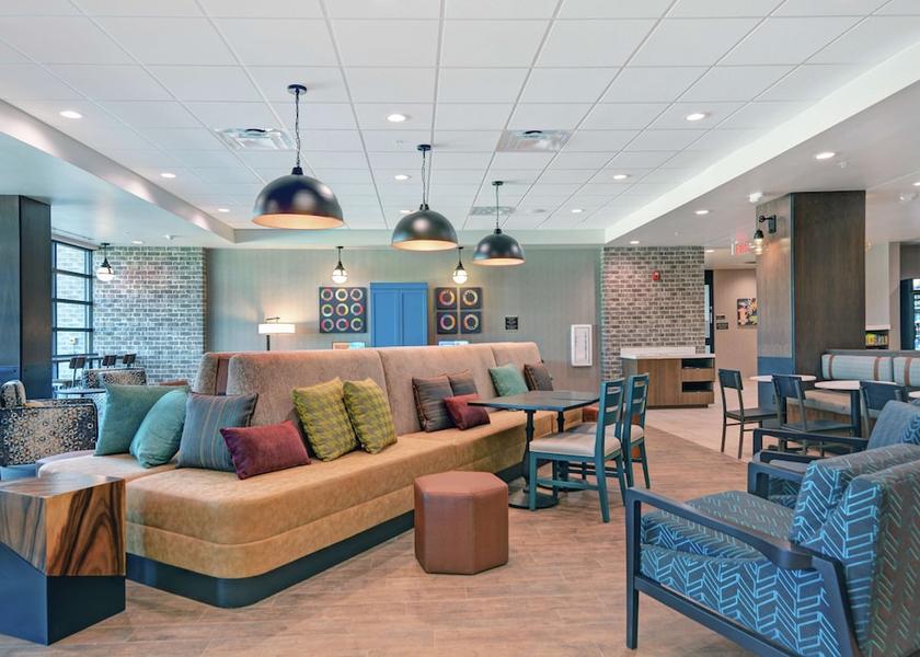 Iowa Bettendorf Lobby