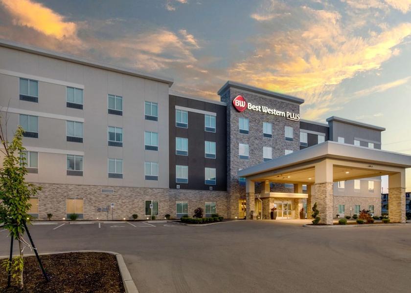 Missouri St. Louis Exterior Detail