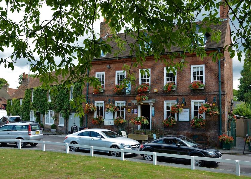 England Uxbridge Exterior Detail