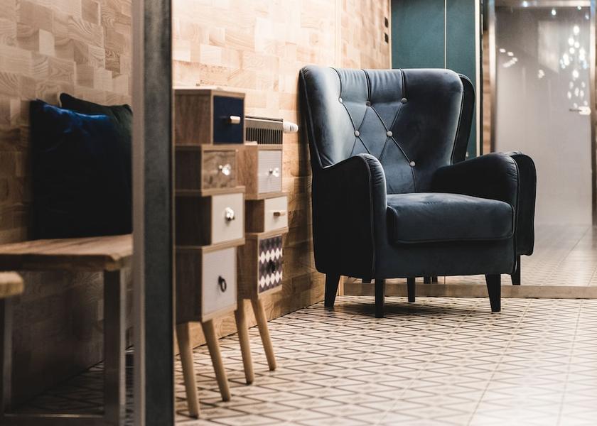  Nitra Interior Entrance