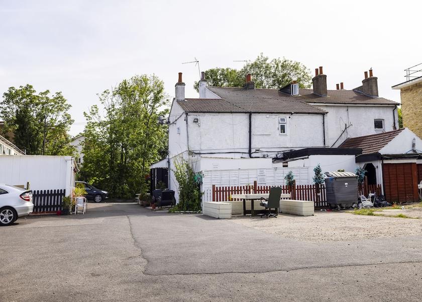 England Southall Front of property