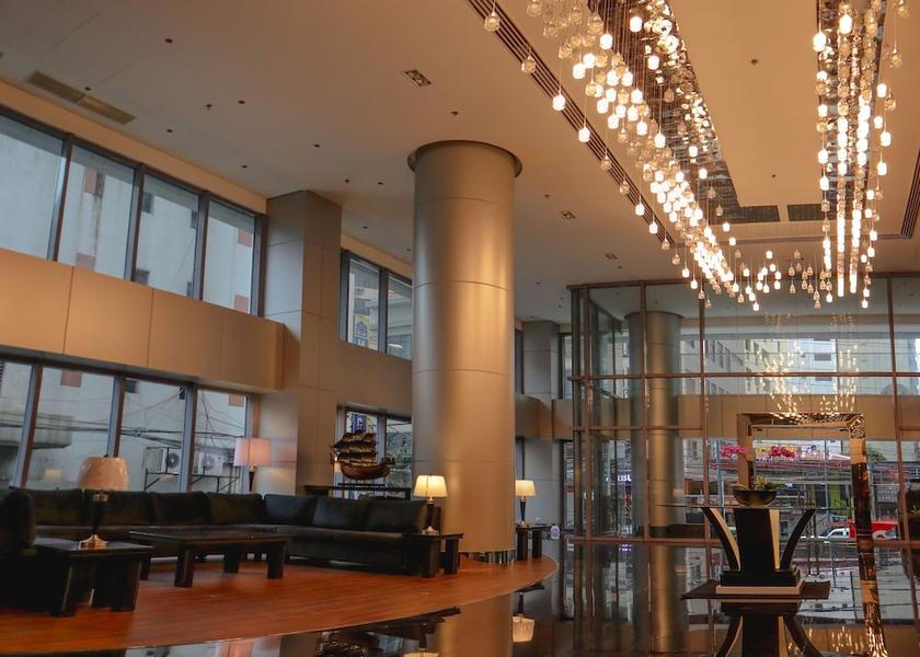  Makati Lobby