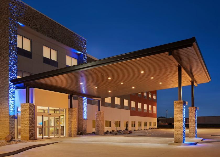 Wisconsin Beaver Dam Exterior Detail