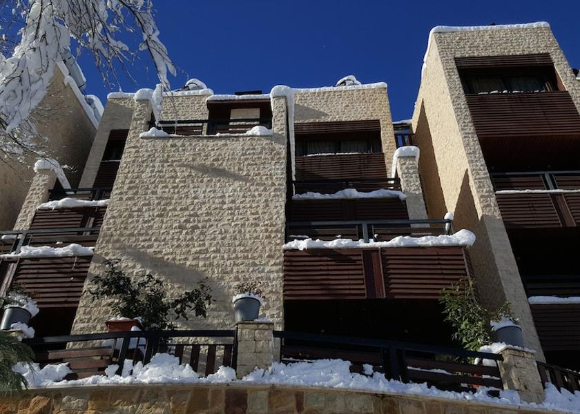  Faraya Exterior Detail