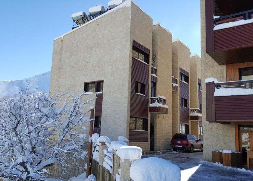  Faraya Exterior Detail