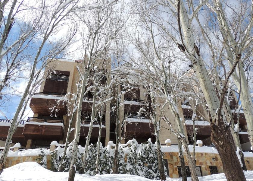  Faraya Exterior Detail