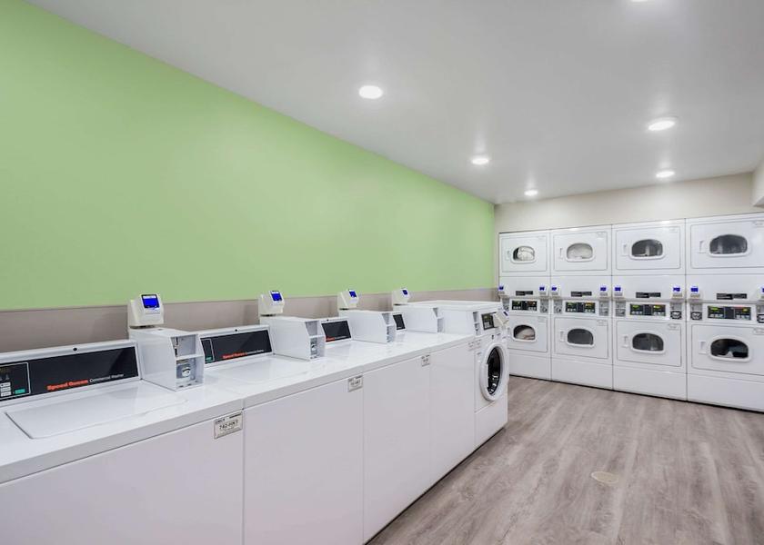 Illinois Addison Laundry Room