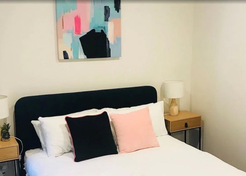Victoria Melbourne Room