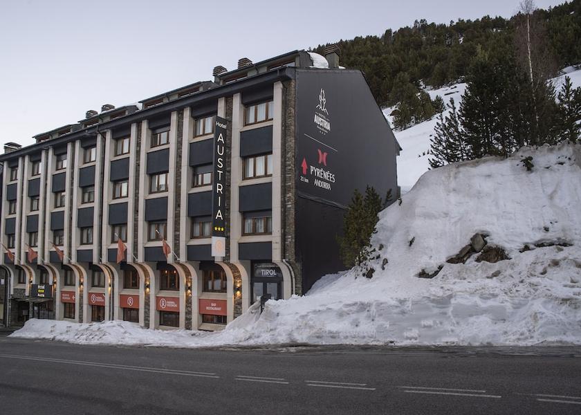  Bordes d'Envalira Facade