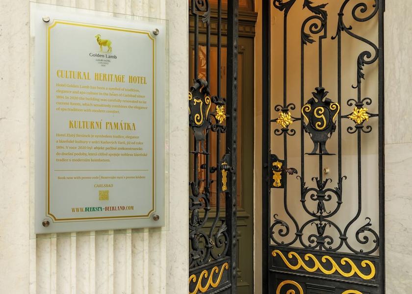 Karlovy Vary Region Karlovy Vary Property entrance