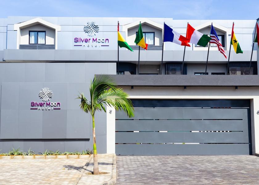 Abidjan Abidjan Front of property