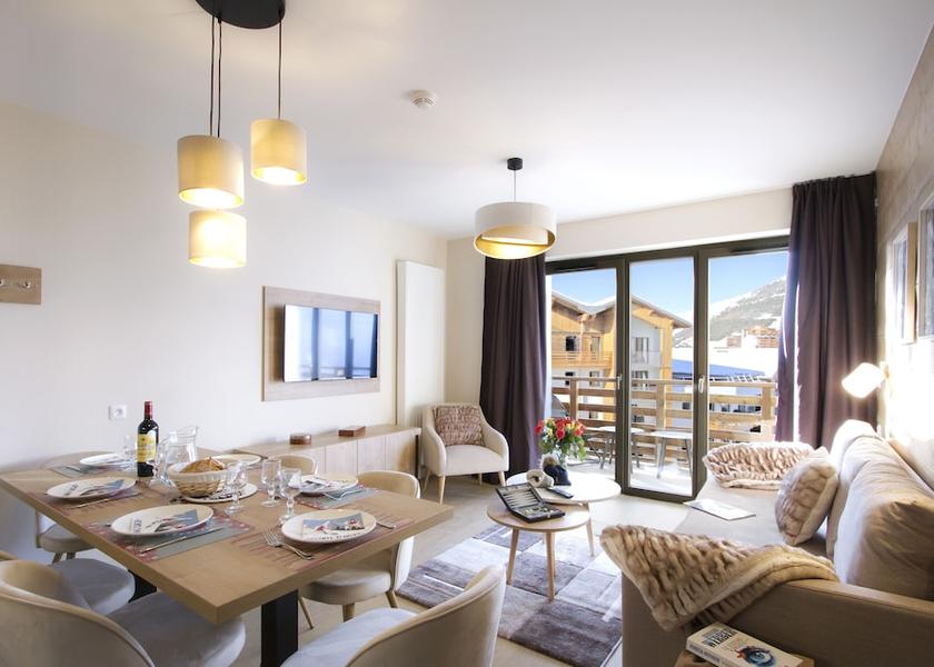 Auvergne-Rhone-Alpes Huez Room