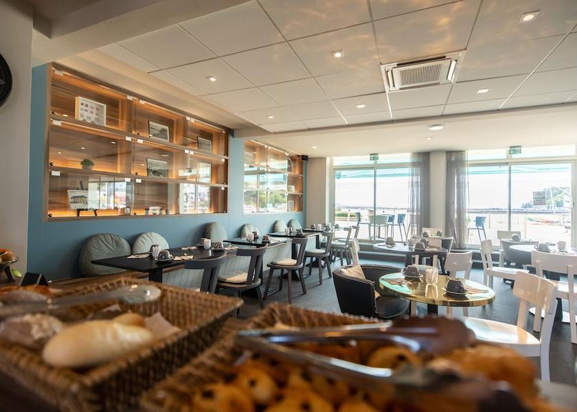 Brittany Crozon Breakfast area