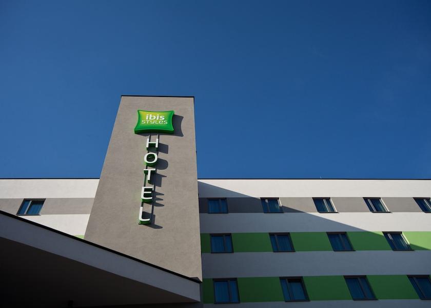 Burgenland Parndorf Front of property