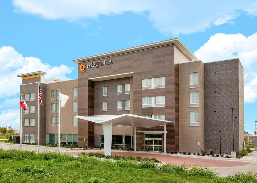 Iowa Altoona Exterior Detail