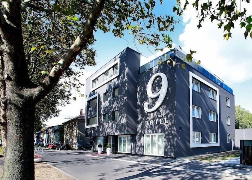  Zagreb Exterior Detail
