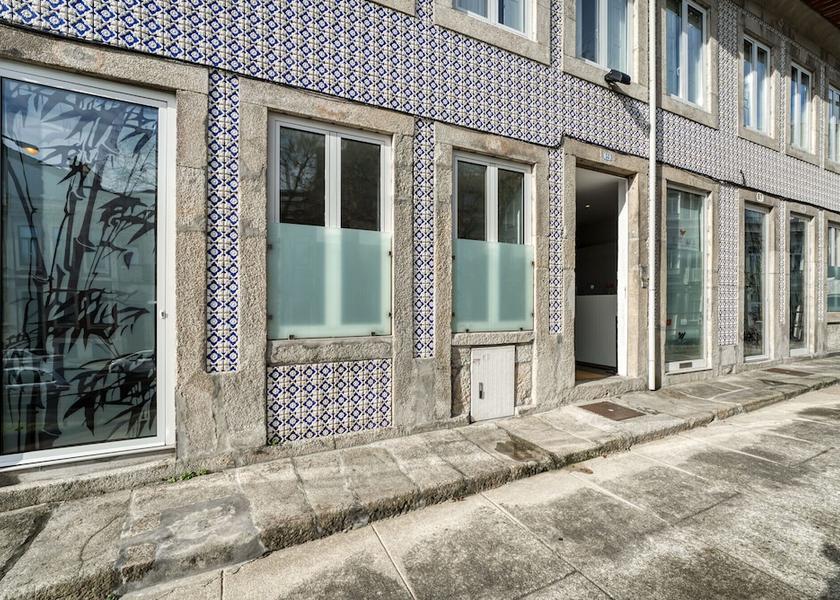 Porto Porto Exterior Detail