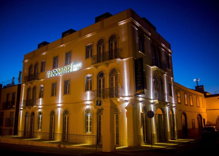 Santarém Tomar Front of property - evening/night