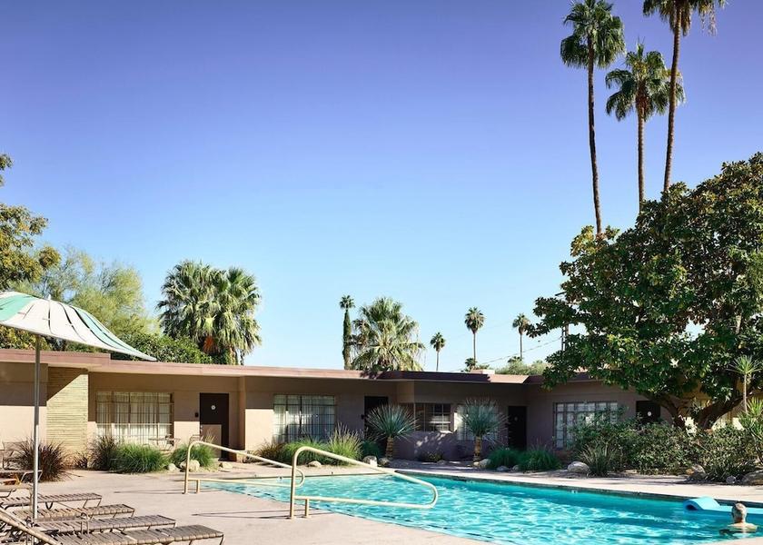 California Palm Springs Pool