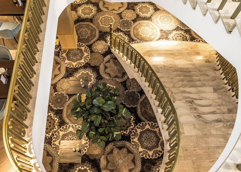 Lobby lounge