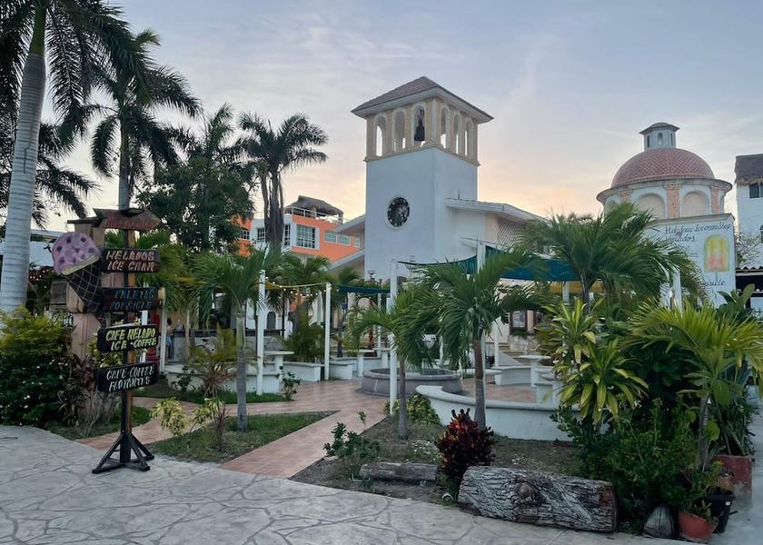 Quintana Roo Puerto Morelos Facade