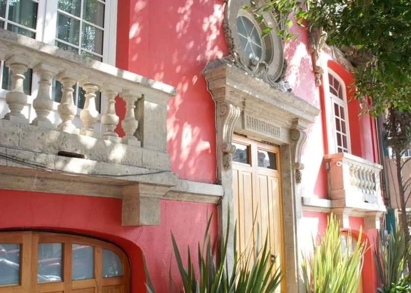  Mexico City Front of property