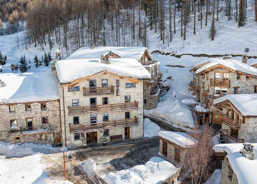 Auvergne-Rhone-Alpes Val-d'Isere Exterior Detail
