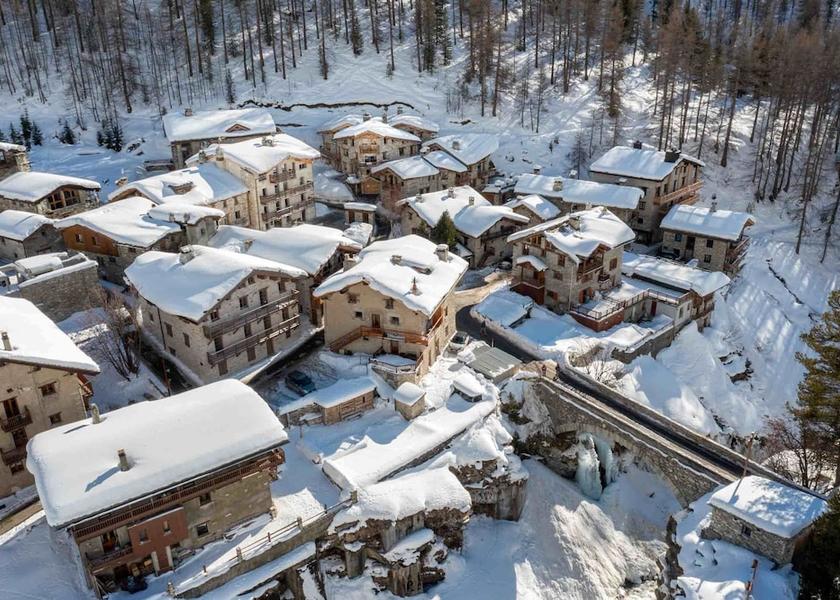 Auvergne-Rhone-Alpes Val-d'Isere Exterior Detail