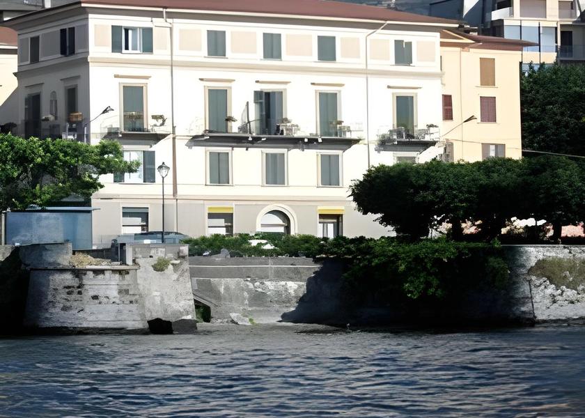 Lombardy Griante Hotel Exterior